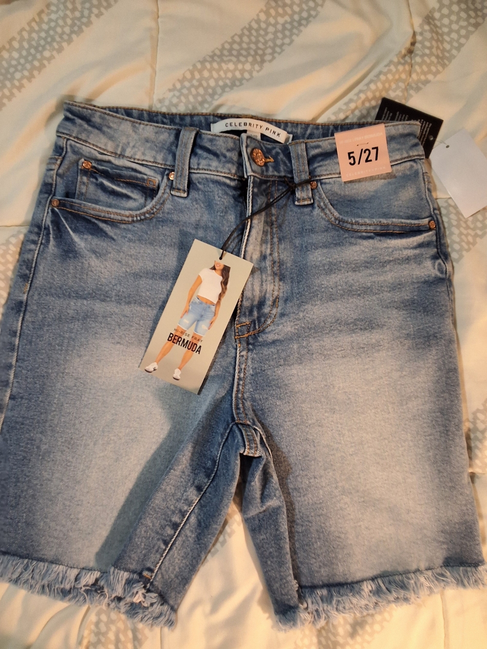 NWT Celebrity Pink Hi Rise Fray Bermuda Denim Shorts Size 5/27 Light Wash
